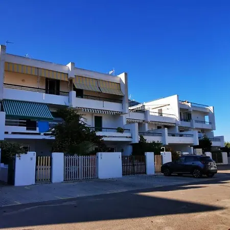Appartamento Baia A Schiera A 100 M Dalla *