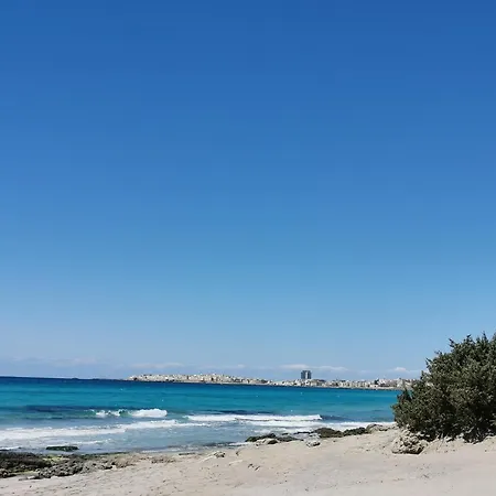 Baia A Schiera A 100 M Dalla