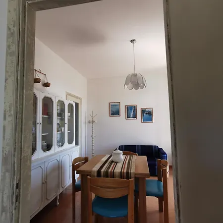 Appartamento Baia A Schiera A 100 M Dalla